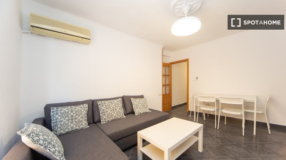Double room Granada, 3 beds, 75m² — photo 10