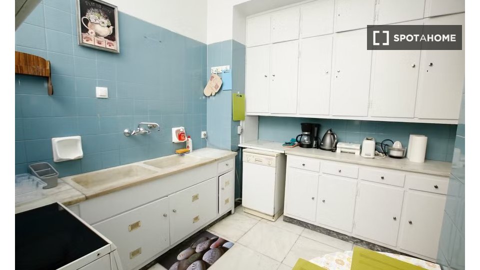 Double room Athens, 7 beds — photo 15