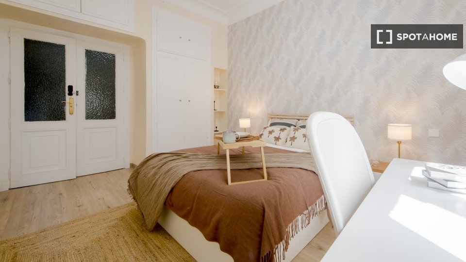 Double room Madrid, 7 beds, 200m² — photo 17