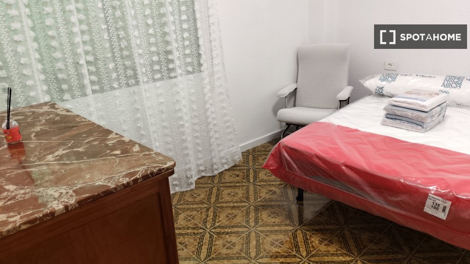 Apartment Valencia, 4 beds, 111m² — photo 4
