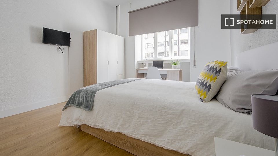 Double room Madrid, 8 beds, 200m² — photo 18
