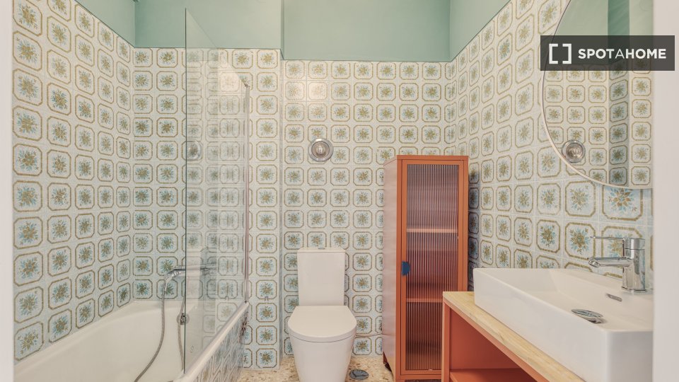 Double room Lisbon, 5 beds — photo 24