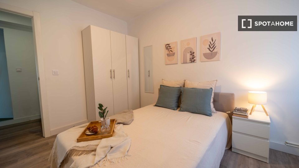 Habitación en un apartamento compartido de 1 dormitorio en Santander.