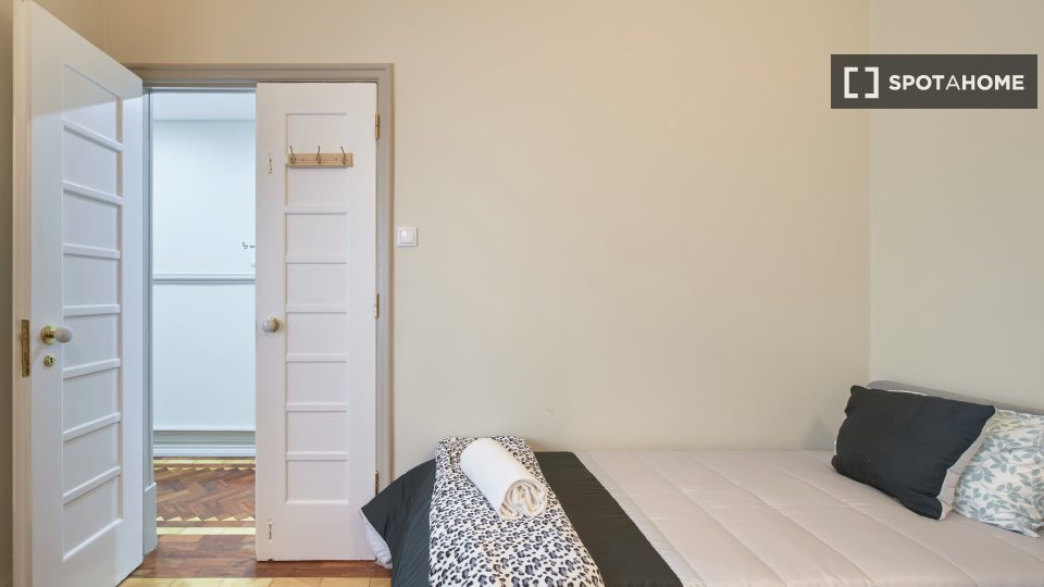 Double room Lisbon, 9 beds — photo 26