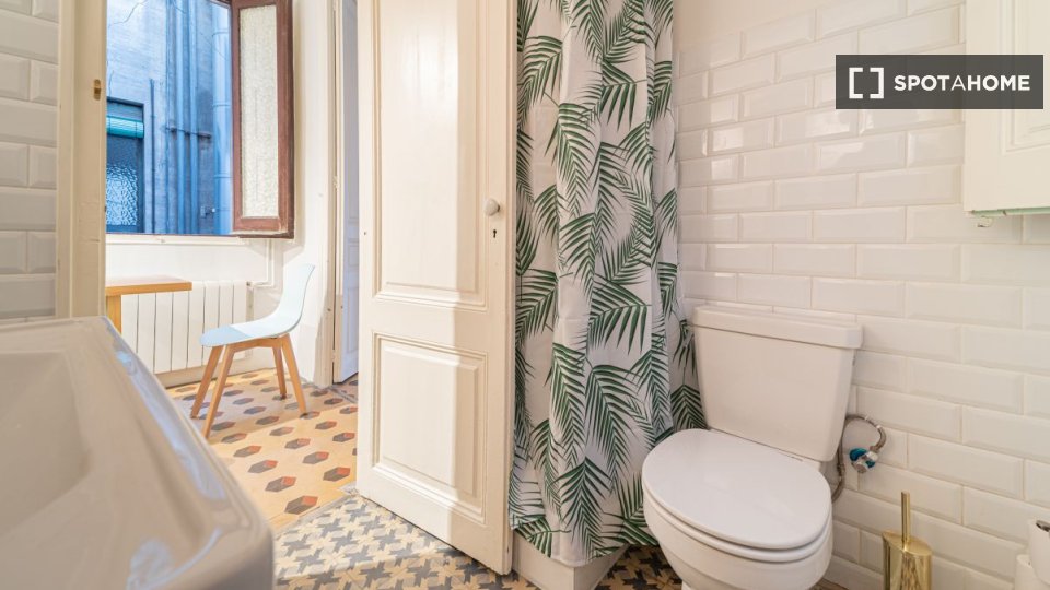 Double room Barcelona, 8 beds, 210m² — photo 1