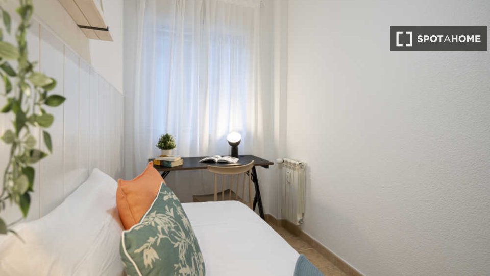 Double room Madrid, 25 beds — photo 66