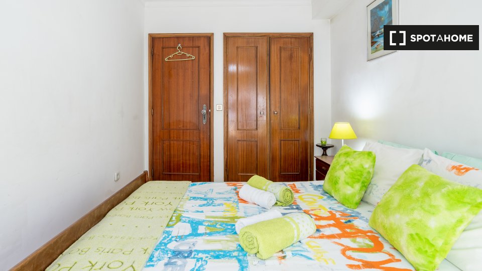 Double room Porto, 2 beds, 20m² — photo 11