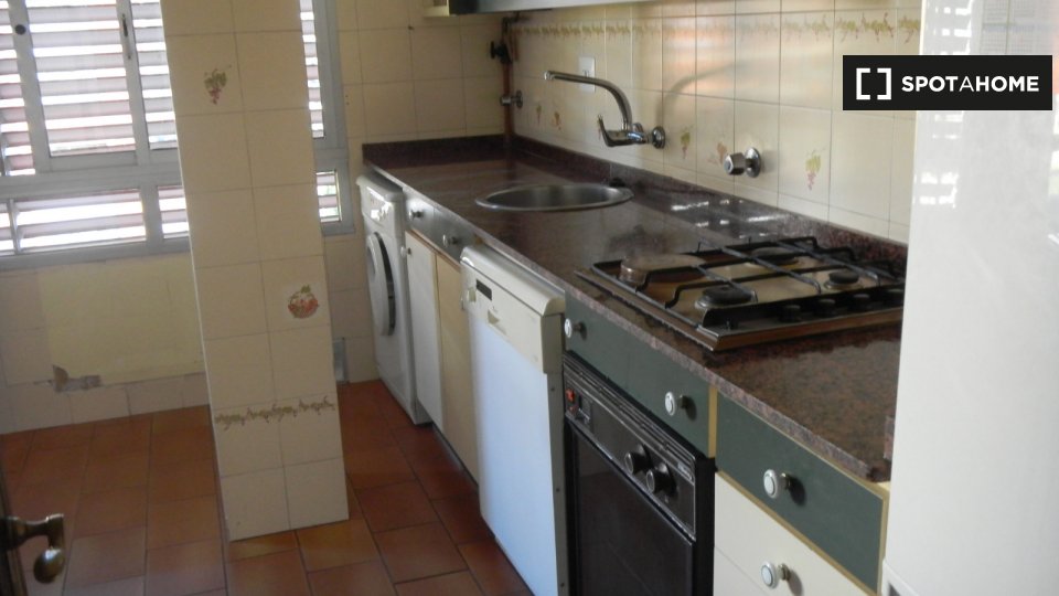 Double room Valencia, 3 beds, 115m² — photo 19
