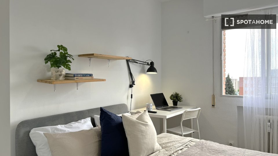 Habitación en piso compartido en alquiler en Aluche, Madrid