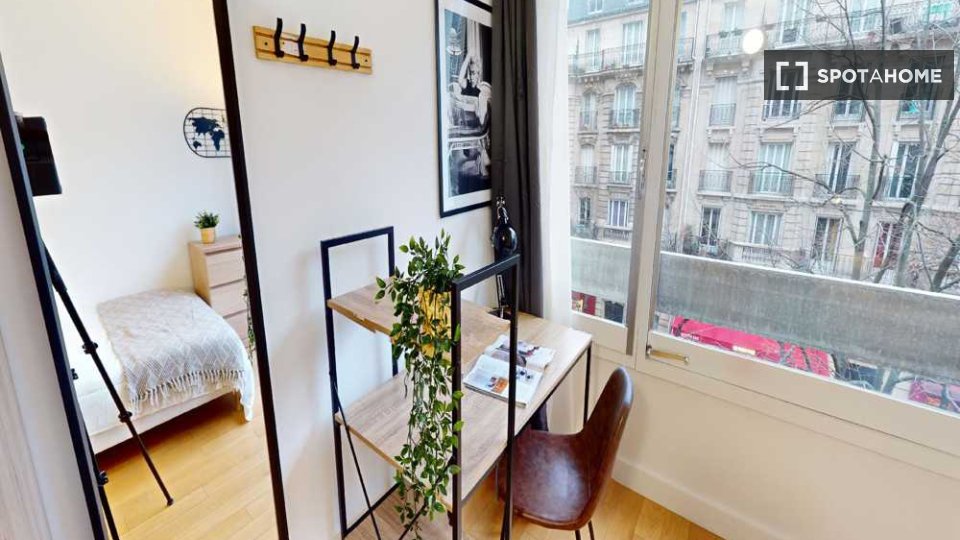 Double room Paris, 5 beds, 90m² — photo 3