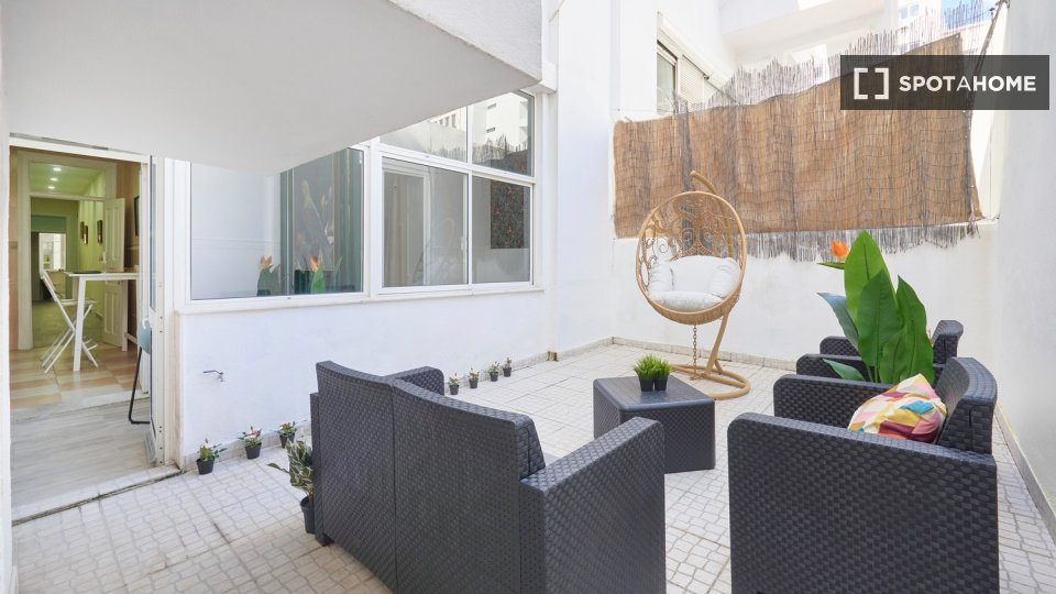 Double room Lisbon, 5 beds — photo 17