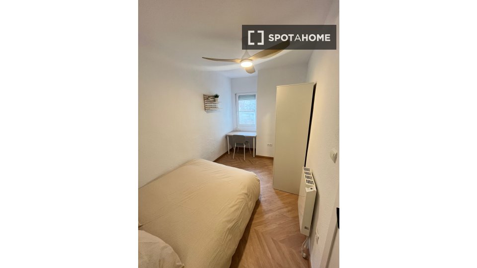 Double room Granada, 4 beds — photo 21