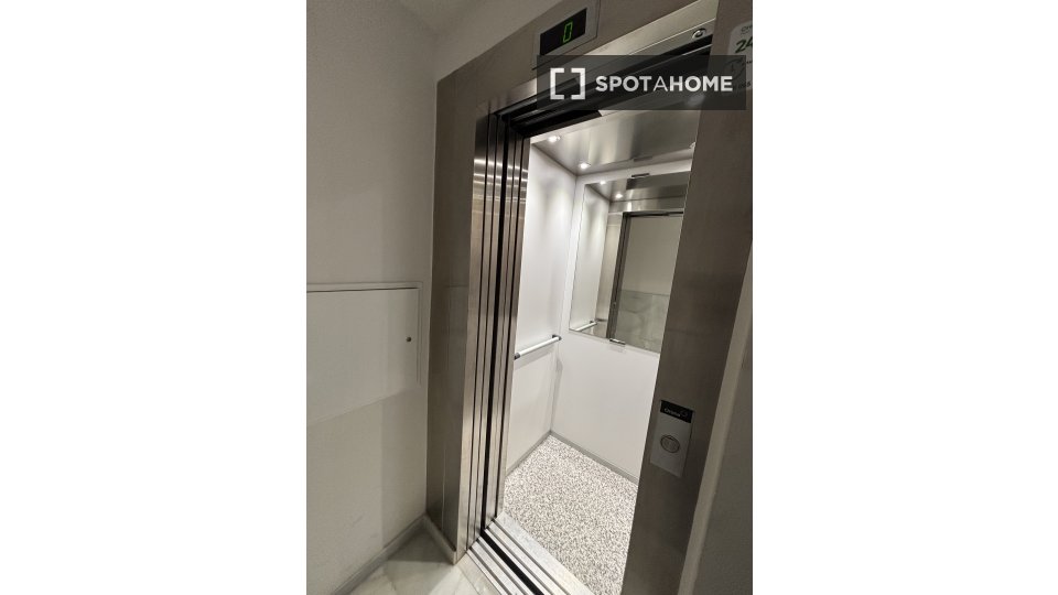 Apartment Valencia, 2 beds, 76m² — photo 9