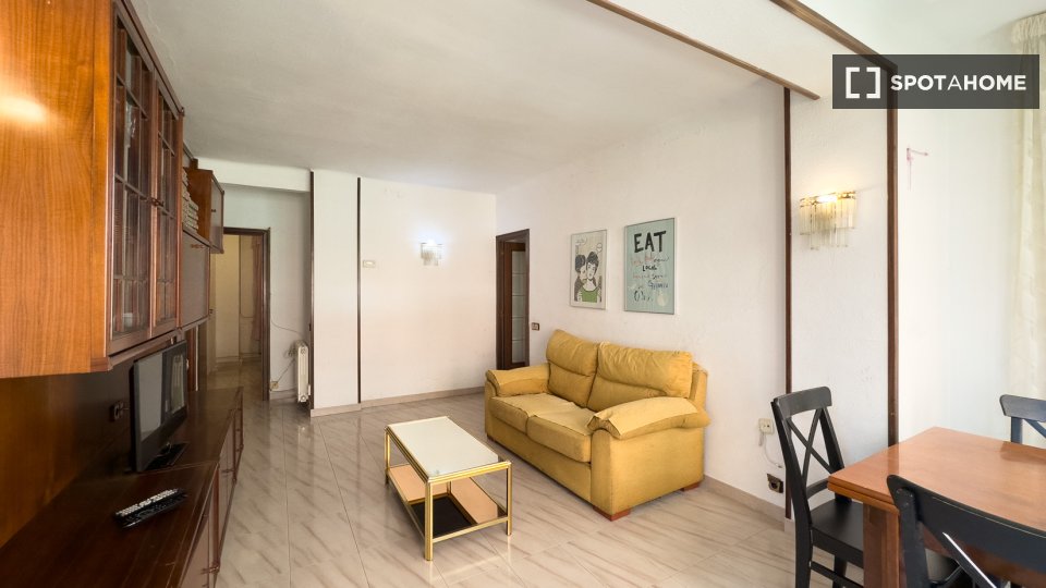 Apartment Barcelona, 4 beds, 75m² — photo 3