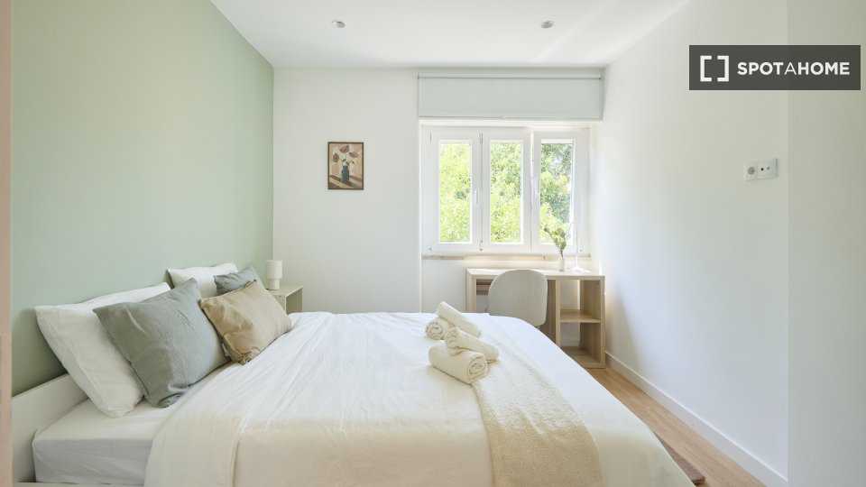 Double room Lisbon, 4 beds — photo 12