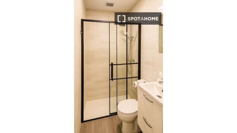 Double room Granada, 3 beds — photo 15