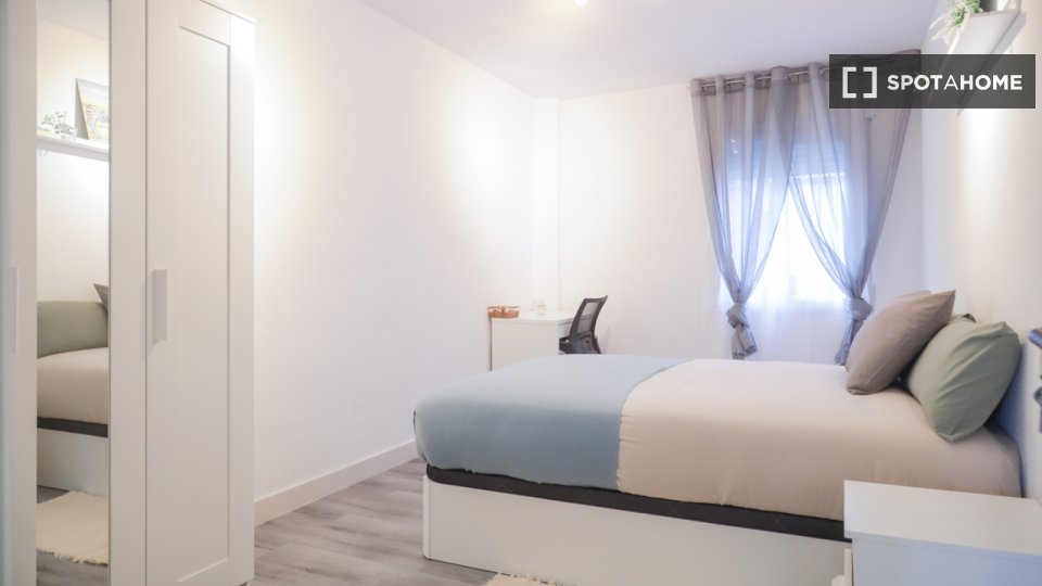 Double room Madrid, 5 beds — photo 3