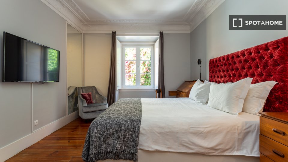 Apartment Lisbon, 2 beds, 180m² — photo 1