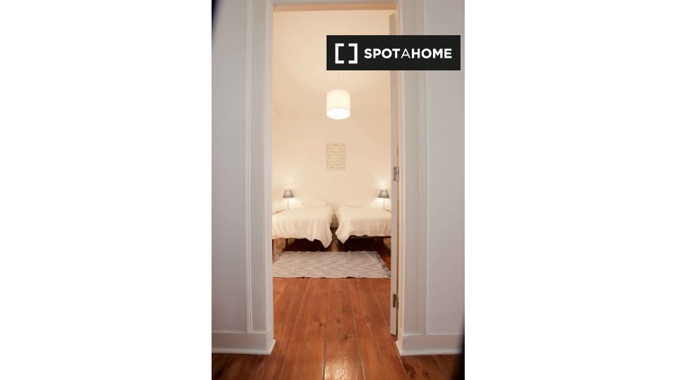 Apartment Lisbon, 4 beds, 110m² — photo 17