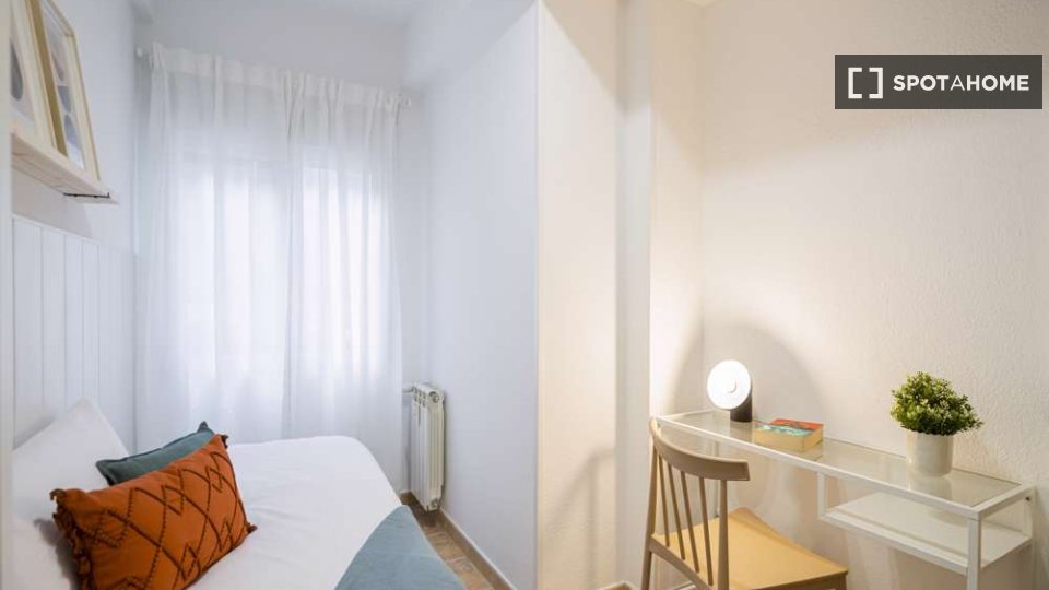 Double room Madrid, 25 beds — photo 8