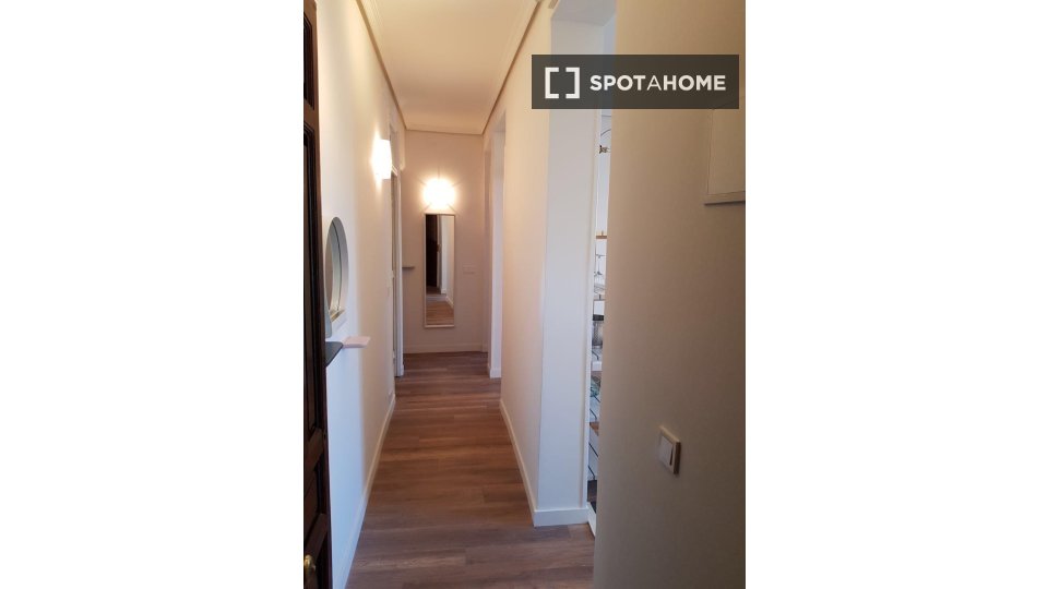 Double room Madrid, 3 beds — photo 12