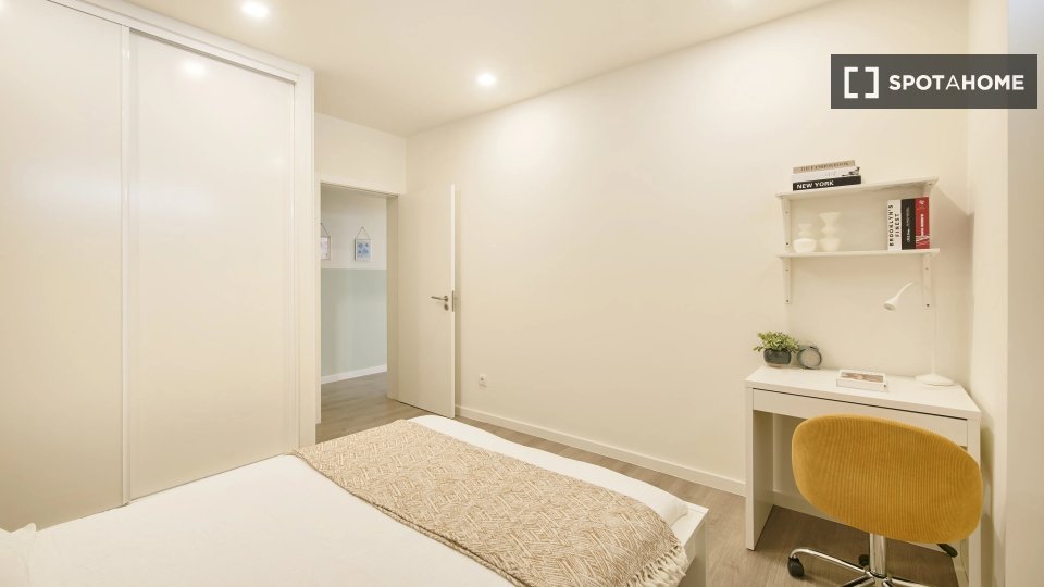 Double room Lisbon, 4 beds — photo 12