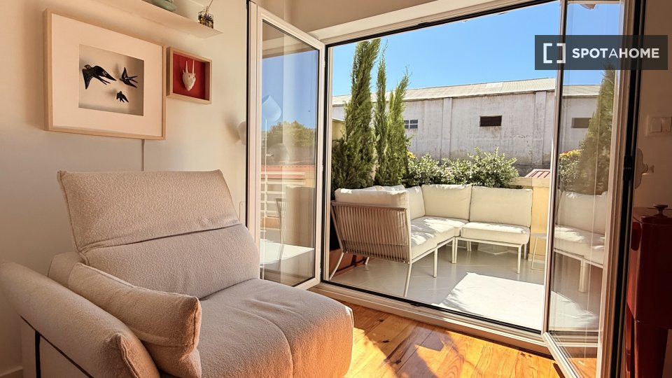 Apartment Lisbon, 2 beds, 90m² — photo 36