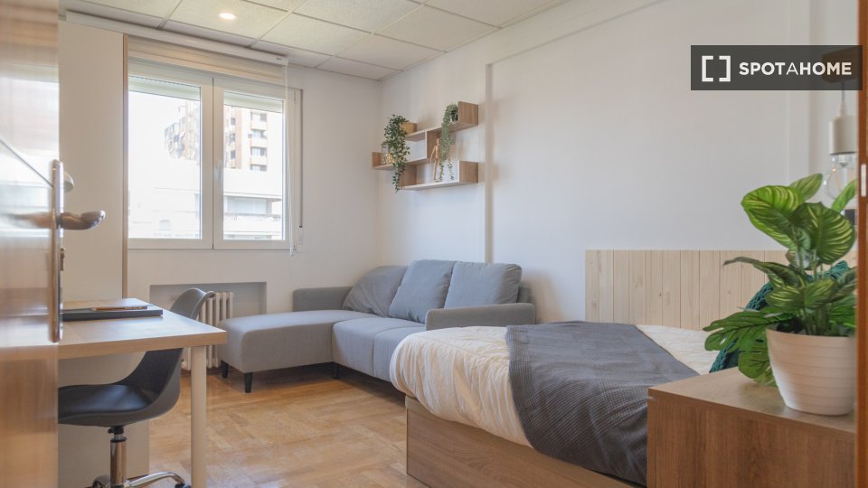 Double room Madrid, 5 beds — photo 15