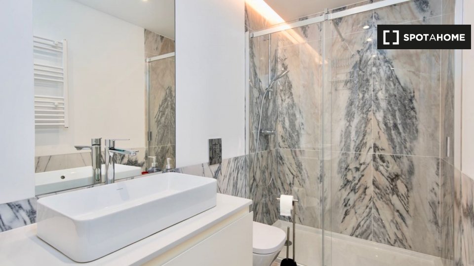 Apartment Lisbon, 2 beds, 130m² — photo 13
