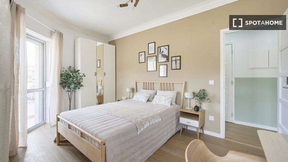 Double room Lisbon, 4 beds — photo 12