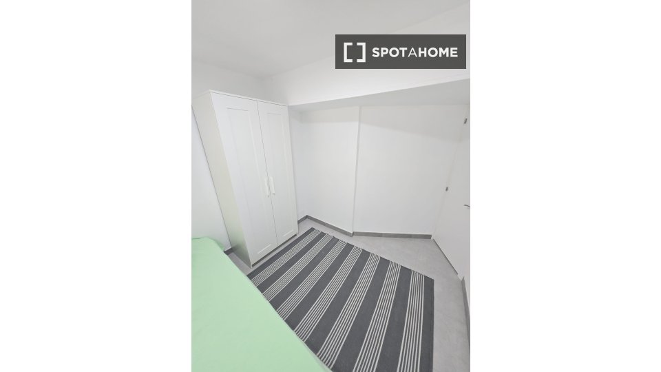 Double room Valencia, 5 beds, 85m² — photo 12