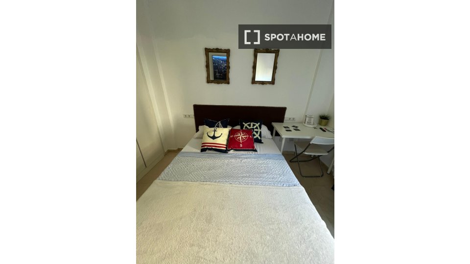 Double room Malaga, 3 beds, 150m² — photo 10