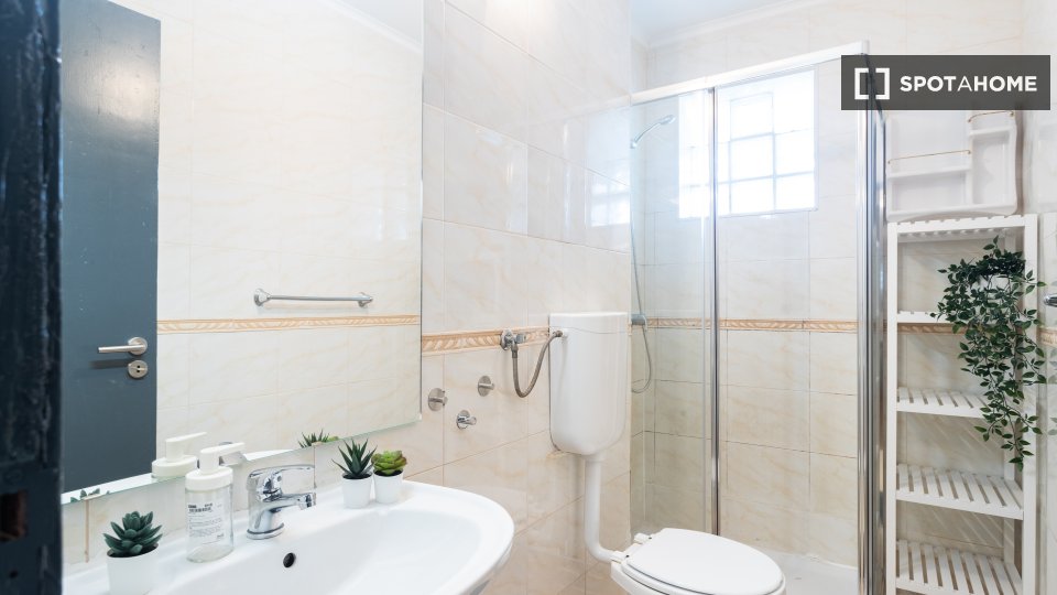 Double room Lisbon, 4 beds, 110m² — photo 5