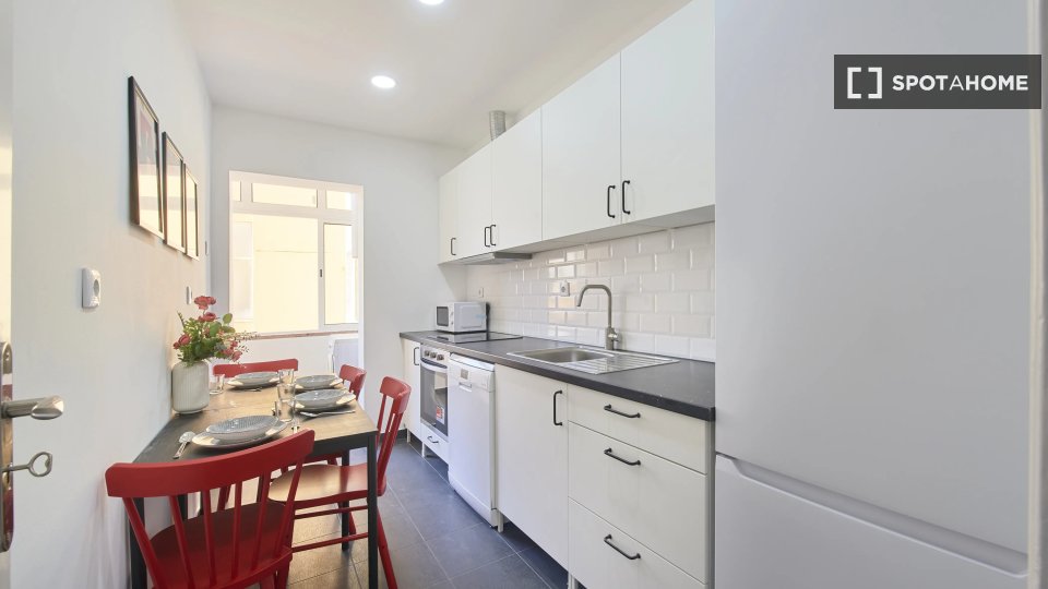 Double room Lisbon, 4 beds — photo 19