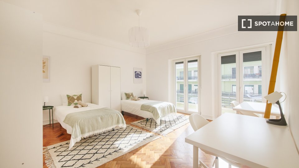 Double room Lisbon, 6 beds — photo 17