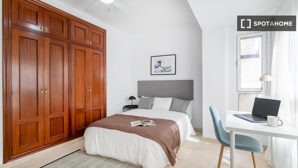 Double room Alicante, 5 beds — photo 15