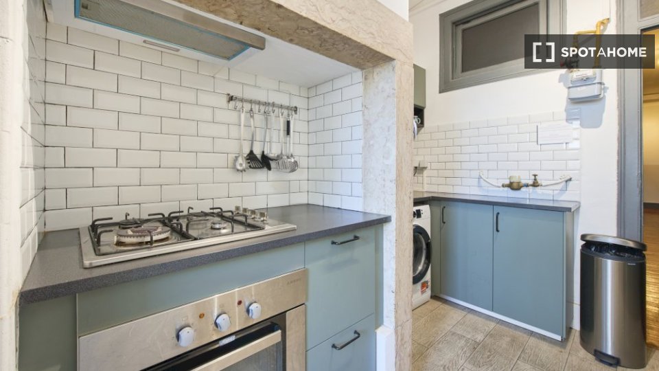 Double room Lisbon, 6 beds — photo 18
