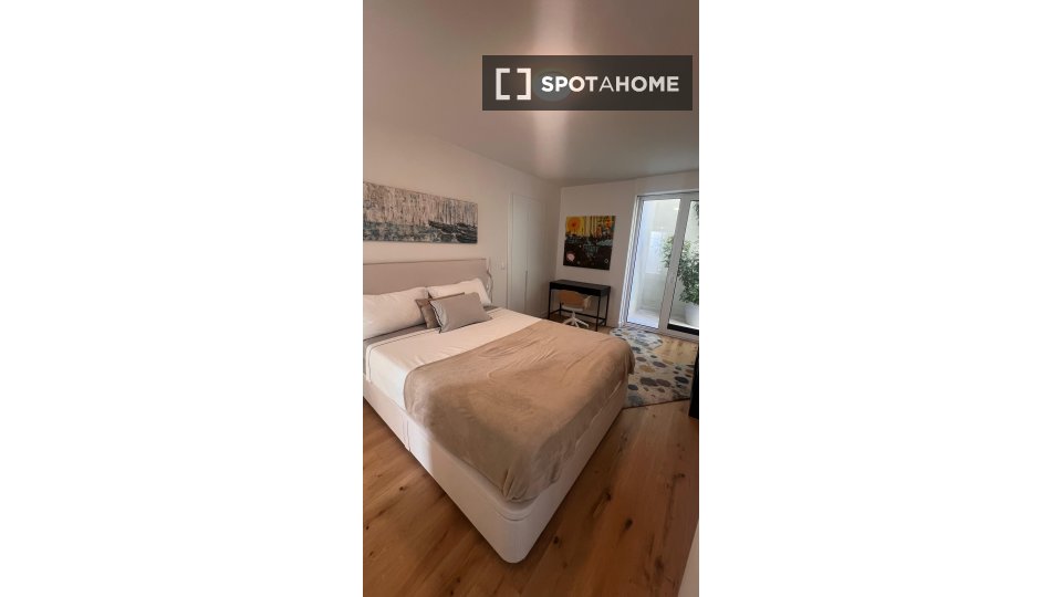 Apartment Lisbon, 2 beds, 104m² — photo 14