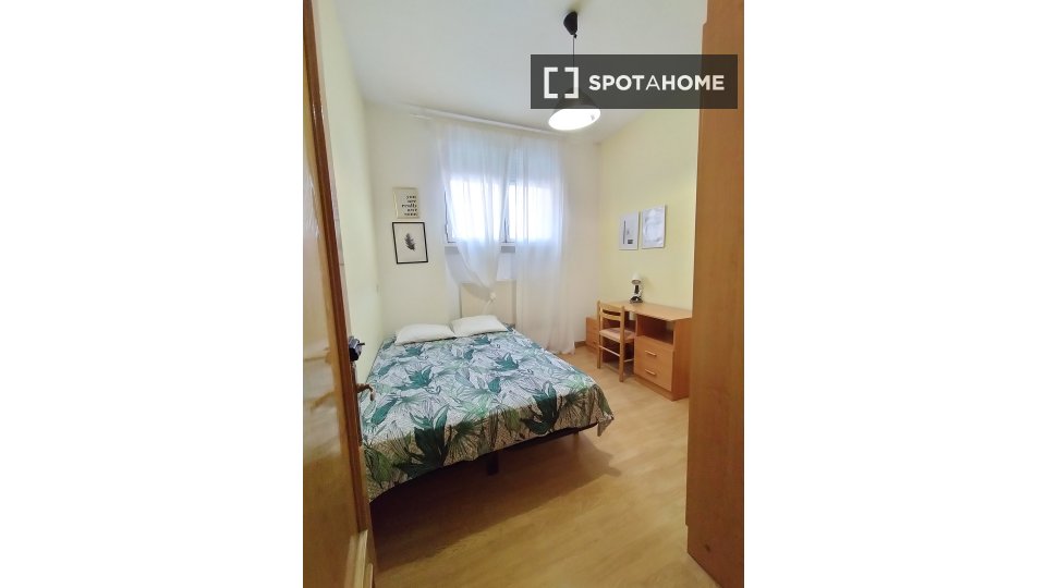 Double room Madrid, 7 beds, 90m² — photo 2
