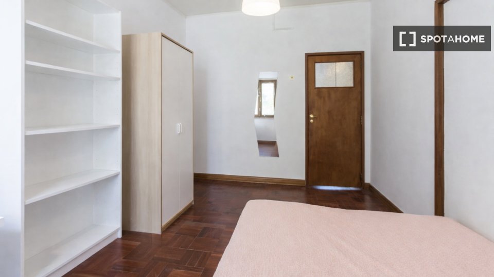 Double room Lisbon, 6 beds — photo 48
