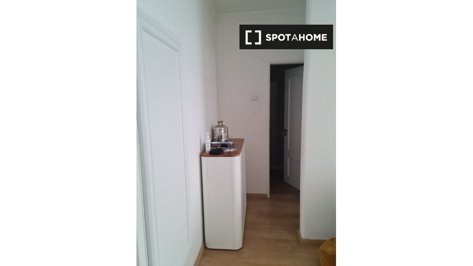 Apartment Lisbon, 2 beds, 80m² — photo 5