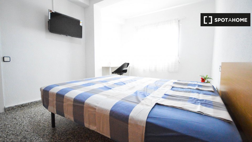 Apartment Valencia, 4 beds, 90m² — photo 12