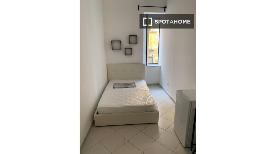 Double room Naples, 11 beds — photo 2