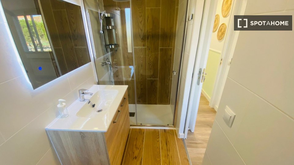 Double room Madrid, 4 beds — photo 7