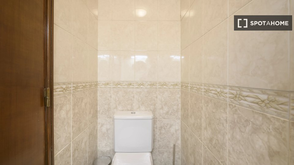 Double room Lisbon, 5 beds — photo 9