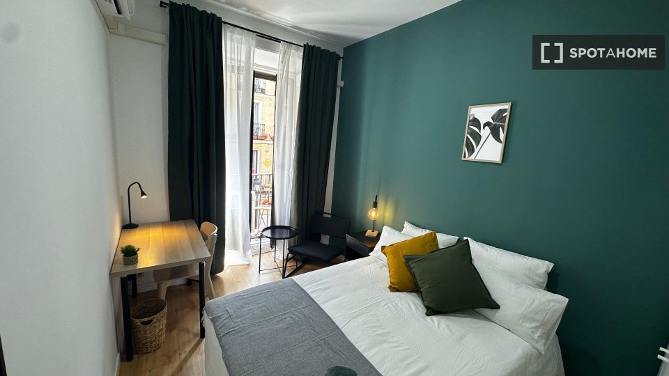 Double room Madrid, 4 beds, 90m² — photo 14