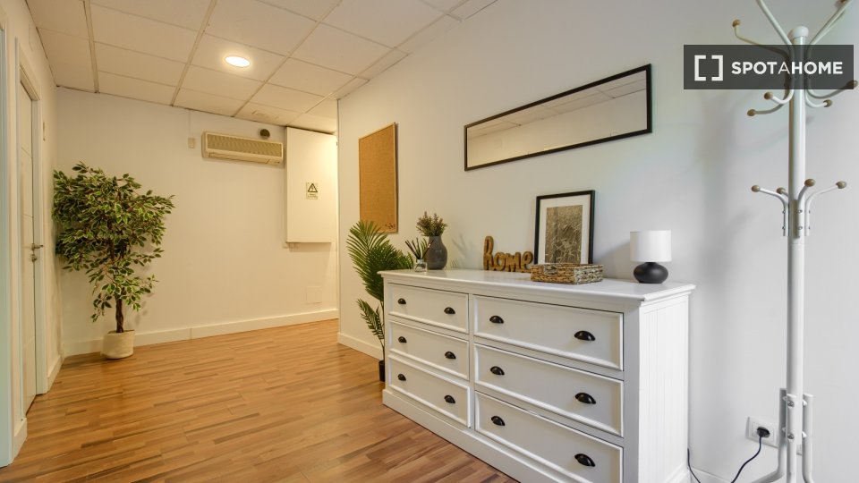 Double room Madrid, 7 beds, 230m² — photo 12