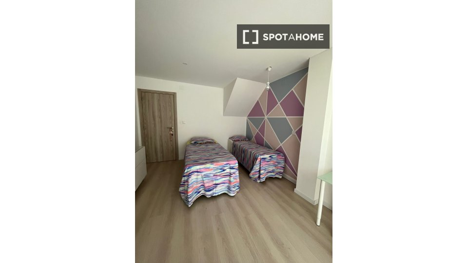 Double room Lisbon, 5 beds — photo 11