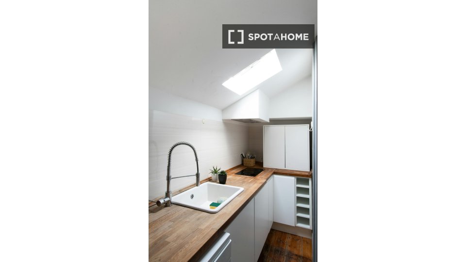 Apartment Lisbon, 2 beds, 55m² — photo 10
