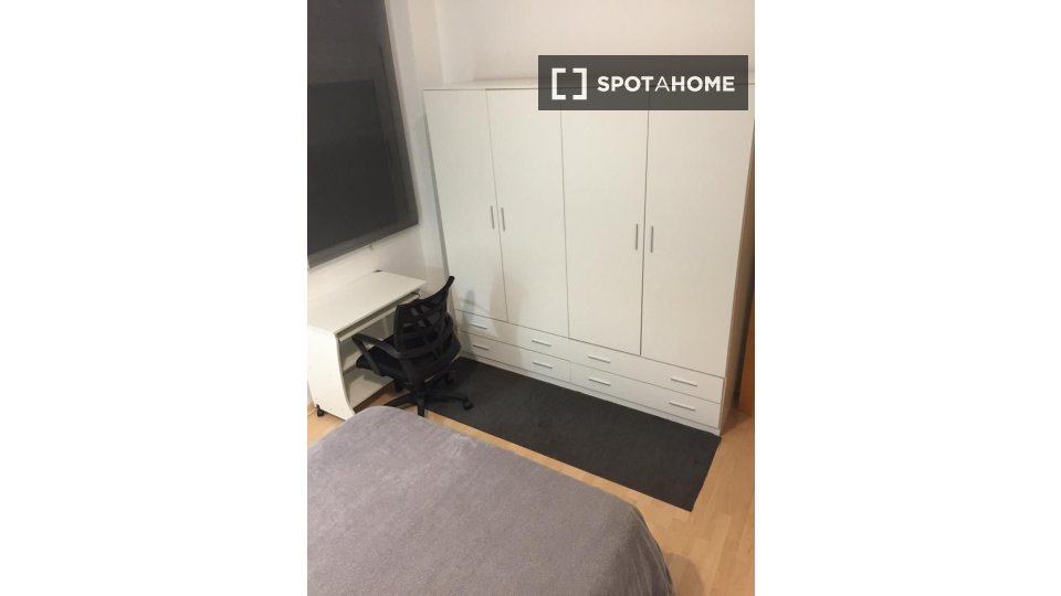 Double room Valencia, 3 beds, 103m² — photo 27